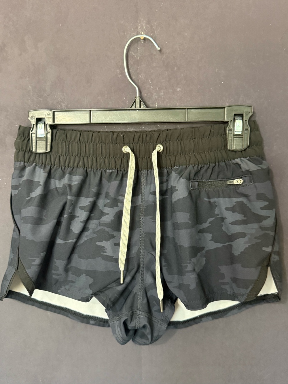 Vuori women’s Camo Athletic Shorts